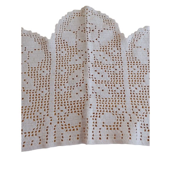 Vintage Grandma's Hand Crochet Tiered Roses18.5" x 12" Handmade White Table Top - Picture 4 of 8